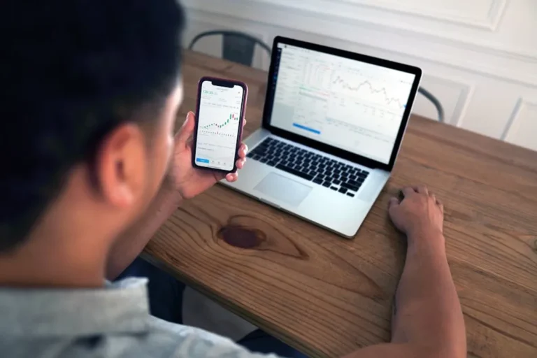 Coinbase Stock: Price, Outlook, Risks, and Market Signals