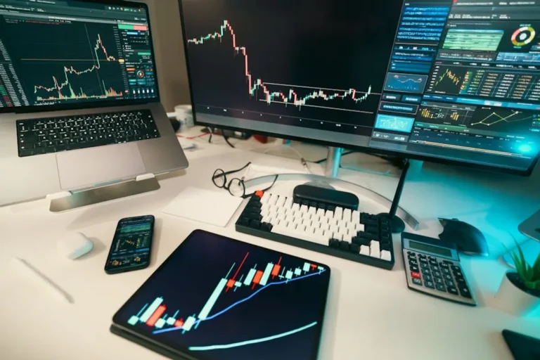 FTSE: Price, Outlook, Risks, and Market Signals